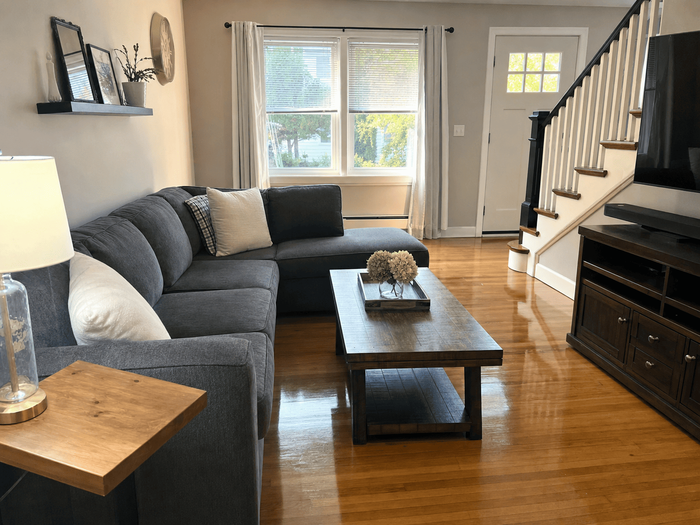 Living Room cleaned by RS CLEANING CO