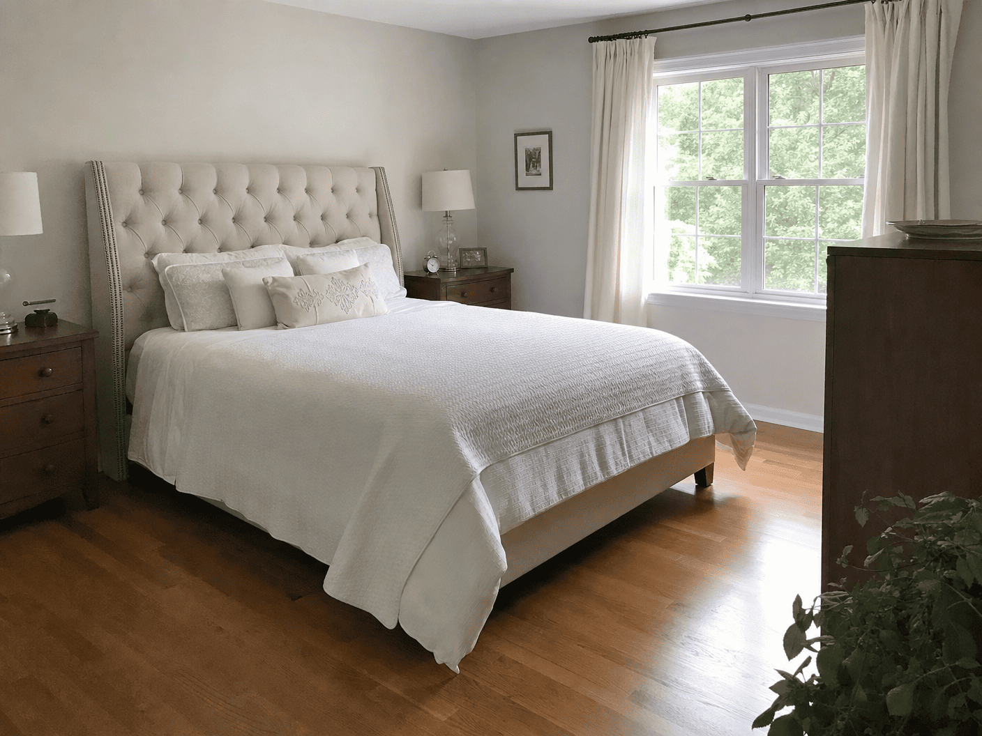 Bedroom cleaned by RS CLEANING CO